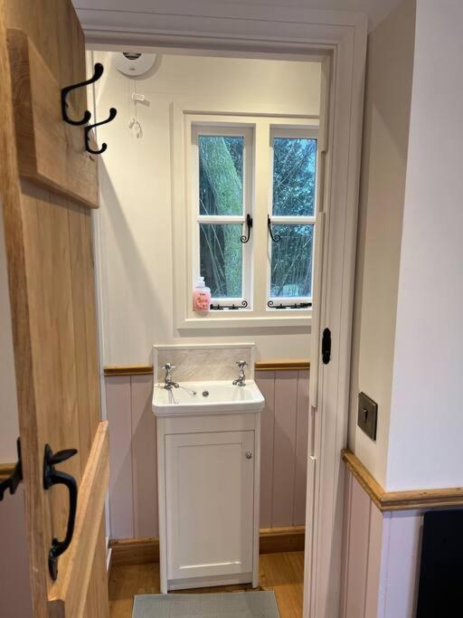 Tranquil Spot Shepherds Hut Cinderford Extérieur photo