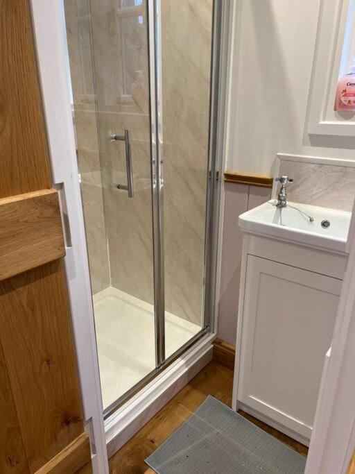 Tranquil Spot Shepherds Hut Cinderford Extérieur photo